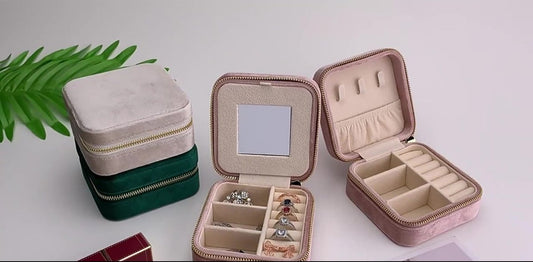 Mini Jewelry Box - Luxury Jewelry Box - With Mirror - Jewelry Box - Flannel - Jewelry Holder - Jewelry Storage Box - Bijouterie Box - Zipper - Travel - Traveling - Women/Girls - Green - Gift For Her - Soft Protection