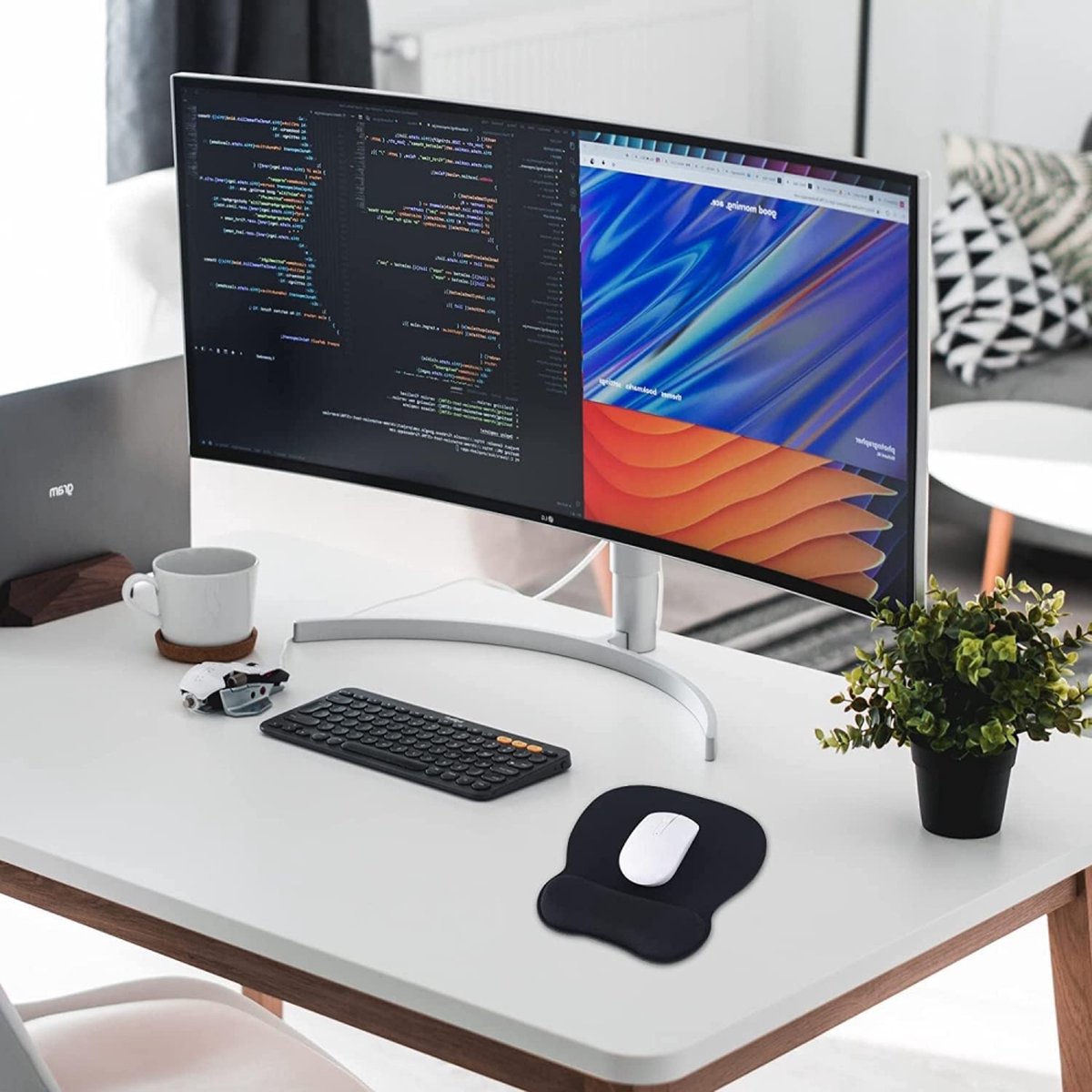 Mouse Pad with Wrist Rest - Ergonomic Mouse Pad - Gel Mouse Pad - Non-Slip - Prevent Wrist Fatigue - Suitable for Gaming, School, and Office - 24 x 21 cm - Black