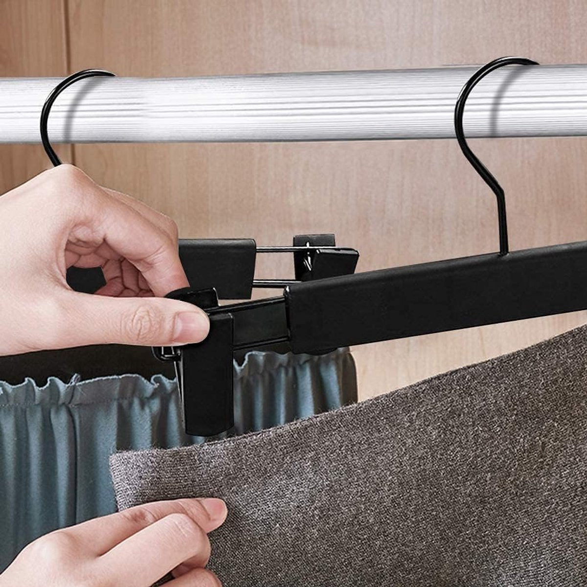 Clothes Hangers - 10 Pieces - Trouser Hangers - Trouser Hangers with Clips - Garment Hangers - Skirt Hangers - Non-Slip Hanger with Clips - Clothes Rack/Coat Rack/Jacket/Trouser Hanger - Space-Saving - Adjustable Clip Hangers, Garment Jacket Clothing Jean