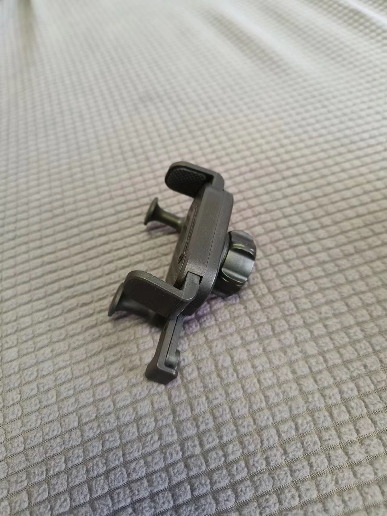 Phone Holder, Creative Holder,Universal air Outlet Telescopic Gravity Bracket with Newest Air Vent Clip Auto Lock(Universal