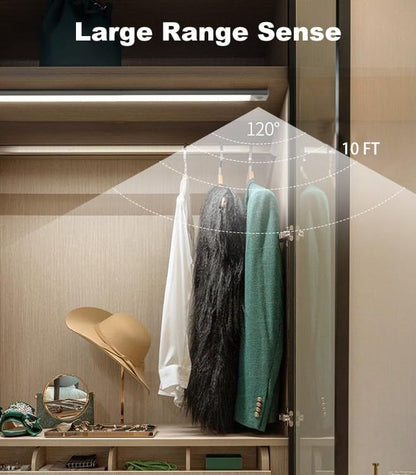 20cm silver LED light strip, wireless magnetic under-cabinet lighting, USB rechargeable, suitable for wardrobes, kitchens, and hallways.