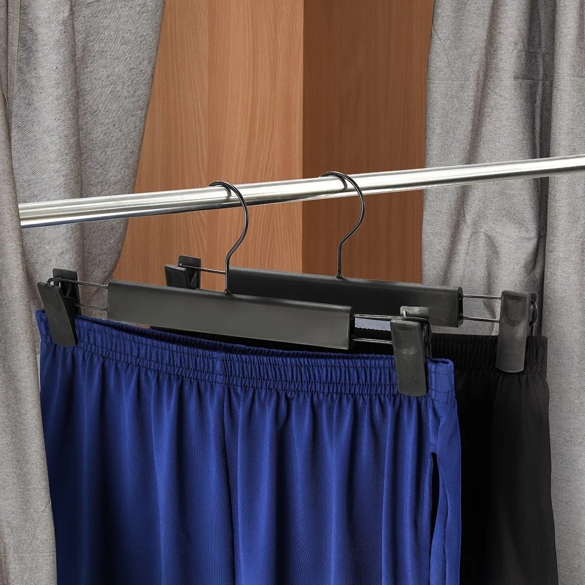 30-Pack Multi-Purpose Adjustable Pant Hangers: Thickened Non-Slip Clips, 360° Rotating Hook, Adjustable Width, Suitable for Organizing and Drying Various Clothes, Towels, and More.