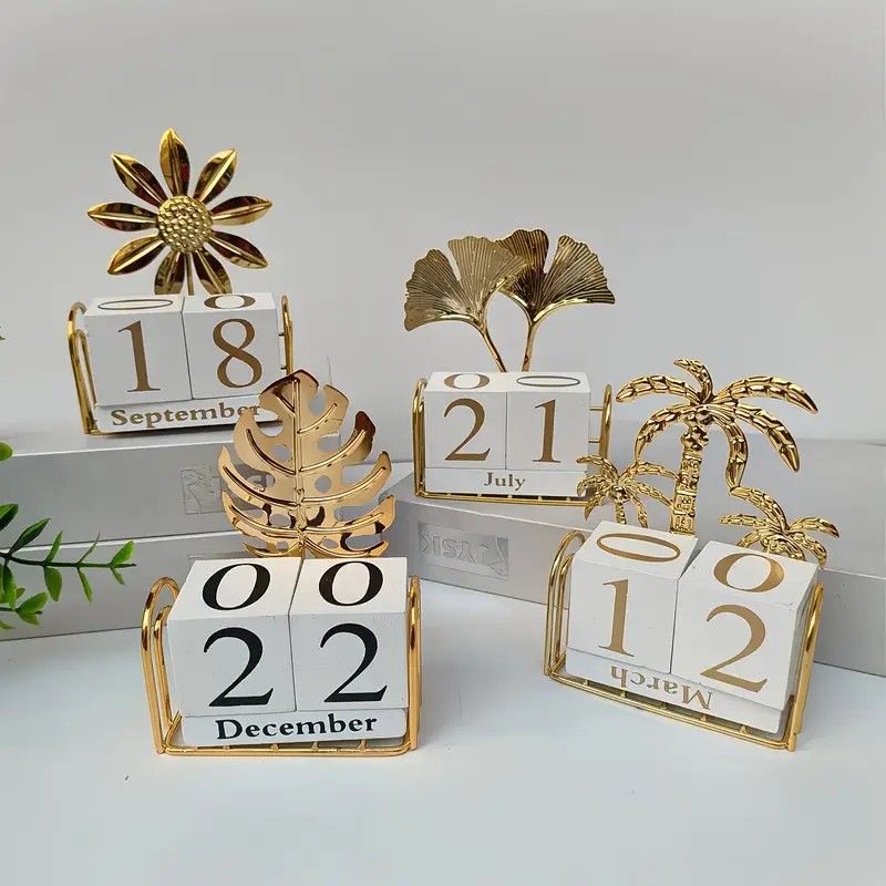 Wood and Iron Desktop Calendar, Gold Palm Tree Design, Manual Flip Pages for Free Date Combination, Compact and Exquisite, Both Practical and Decorative, Enhances Space Style.