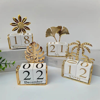 Wood and Iron Desktop Calendar, Gold Palm Tree Design, Manual Flip Pages for Free Date Combination, Compact and Exquisite, Both Practical and Decorative, Enhances Space Style.
