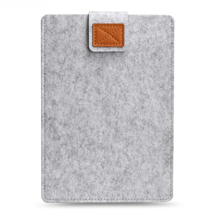 13-inch wool felt sleeve for MacBook Pro and Air, light gray