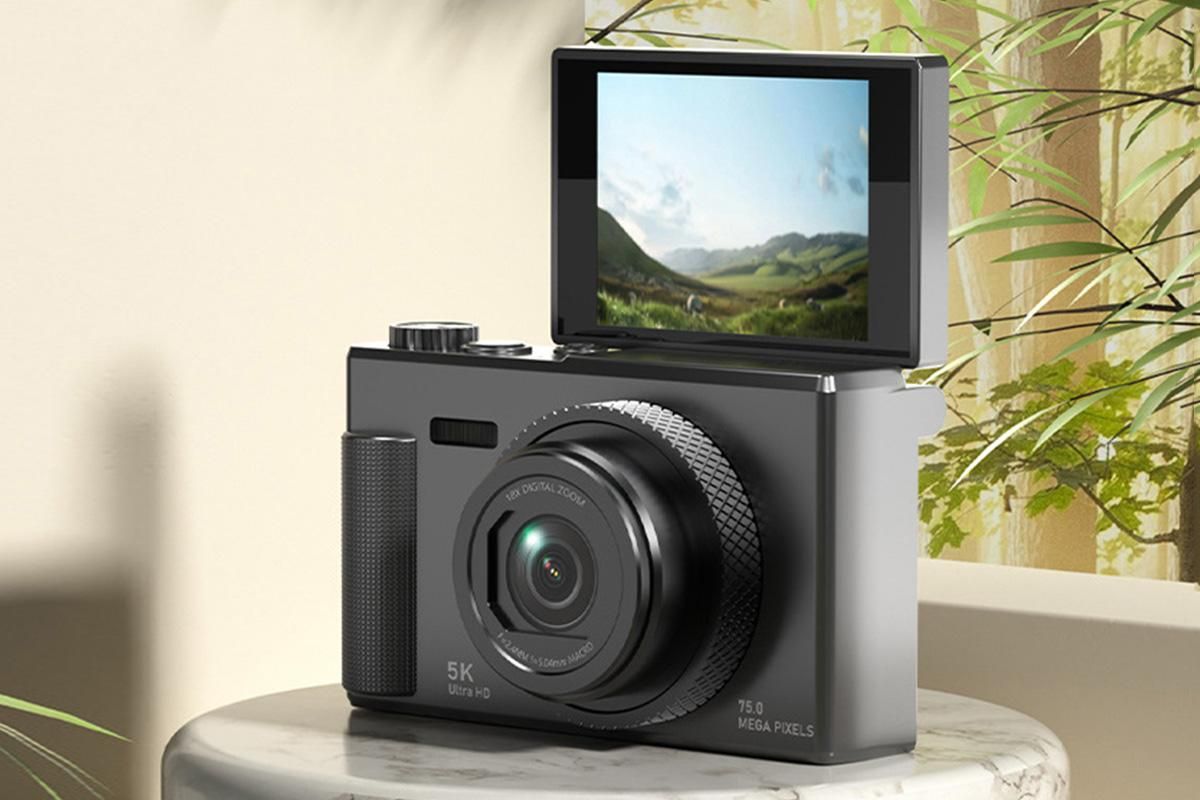 5K Digital Camera 18X Zoom Flip Screen Shoot Camera 64GB Memory Card-Black
