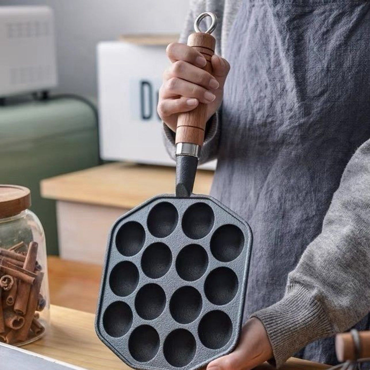 14 Holes Takoyaki Pan Nonstick Cast Iron Octopus Meat Balls Mold Maker with Detachable Handle for Home Pancake Baking