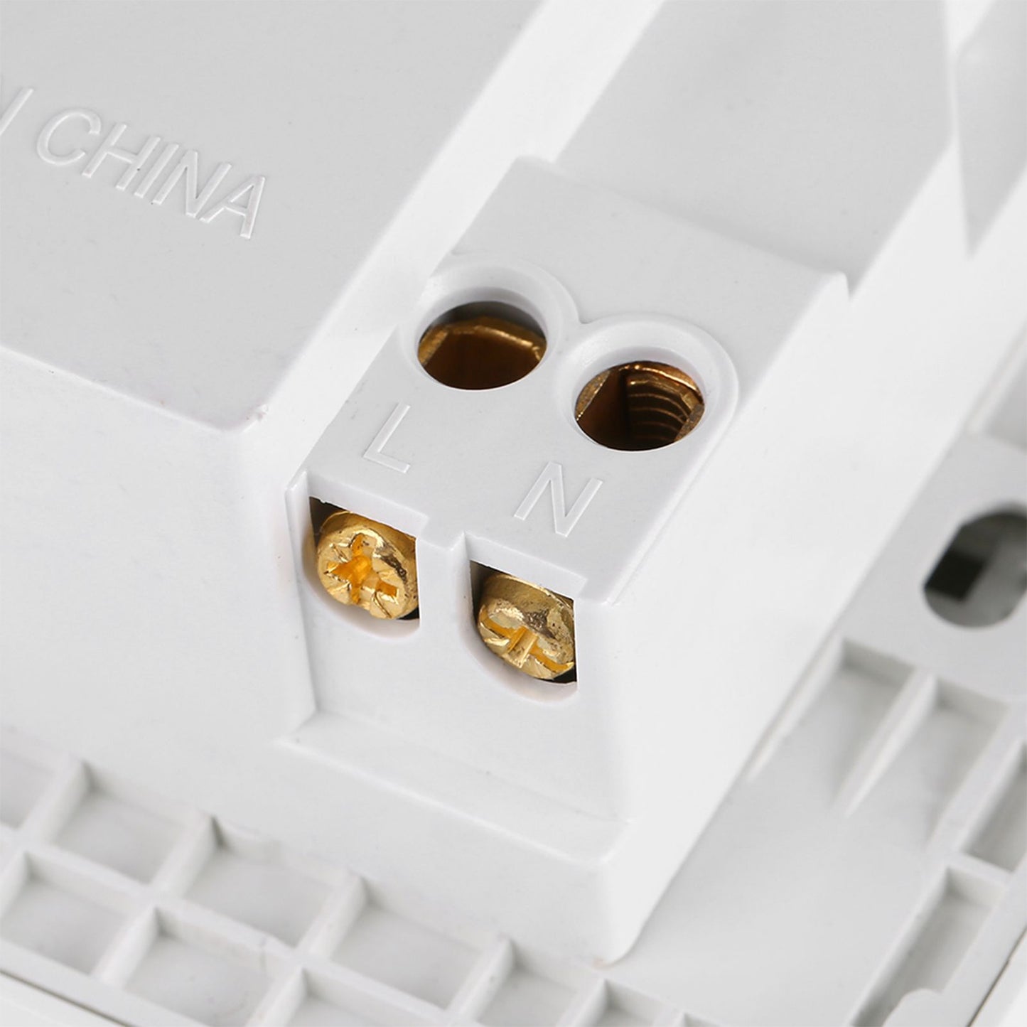 4 Ports Switch Control 5V 2.1A/1A 4100mA USB Wall Mounted Power Socket Charger Outlet(220~250V)
