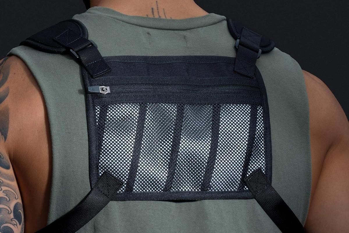 Water Resistant Running Vest Chest Pack Phone Holder for Running Lightweight Training Pack with Reflective Detail - Black