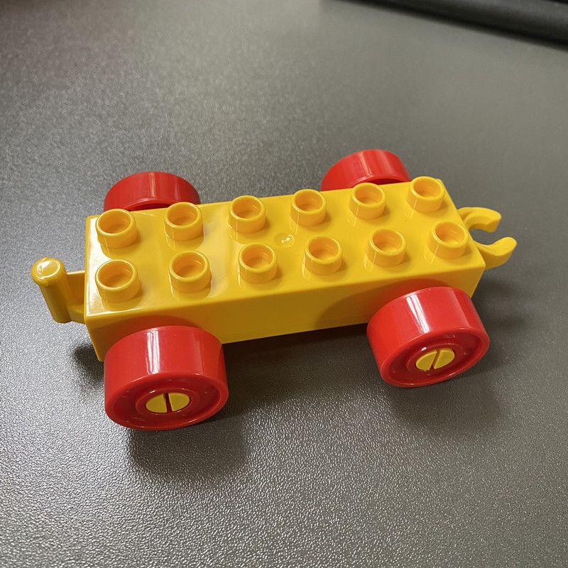 Hongyuan sheng Building Blocks Bus Vehicle 12-hole underbody (yellow)
