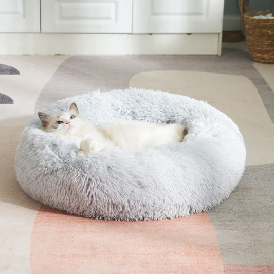 Plush Pet Nest Soft Donut Cat Bed – Cozy Round Couch for Cats and Small Dogs, Comfortable Sleeping Spot for Warmth and Deep Sleep, Suitable for Indoor Home Use (M, White)