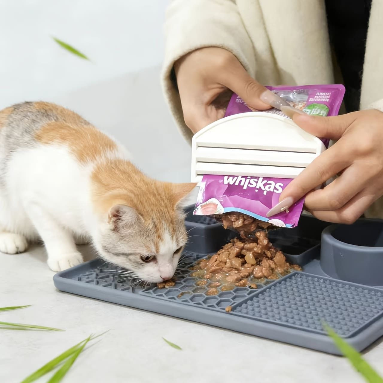 Pet Wet Food Pouch Scraper – Effortlessly squeeze every last bit of cat or dog wet food, paste, or puree from pouches without mess. Ideal for home feeding, this handy tool helps reduce waste and keeps hands clean during daily mealtime. (Blush)