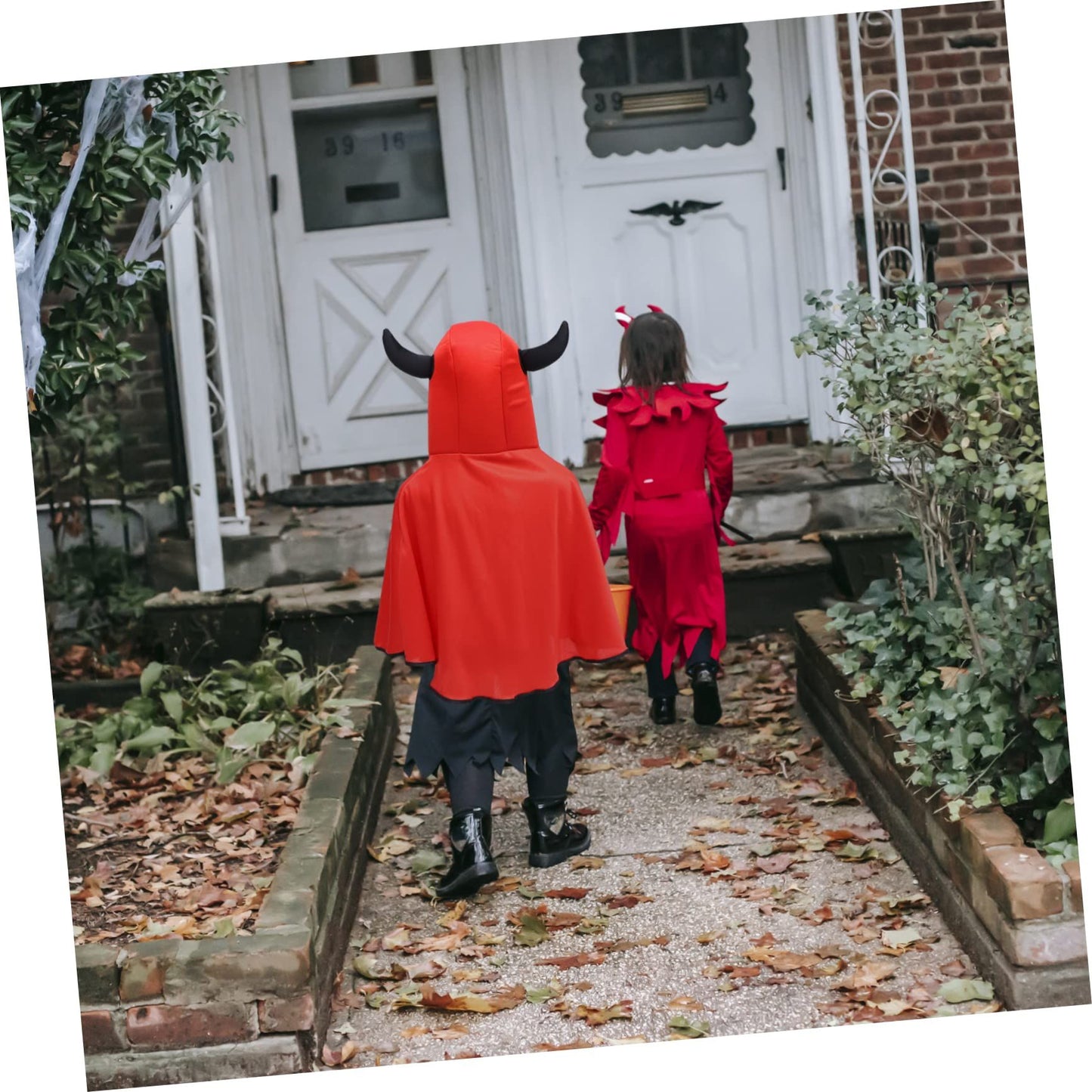 1pc Horn Cloak Boys Suits Halloween Costumes Witch Costume Halloween Costumes Cape Role Play Cloak（red）