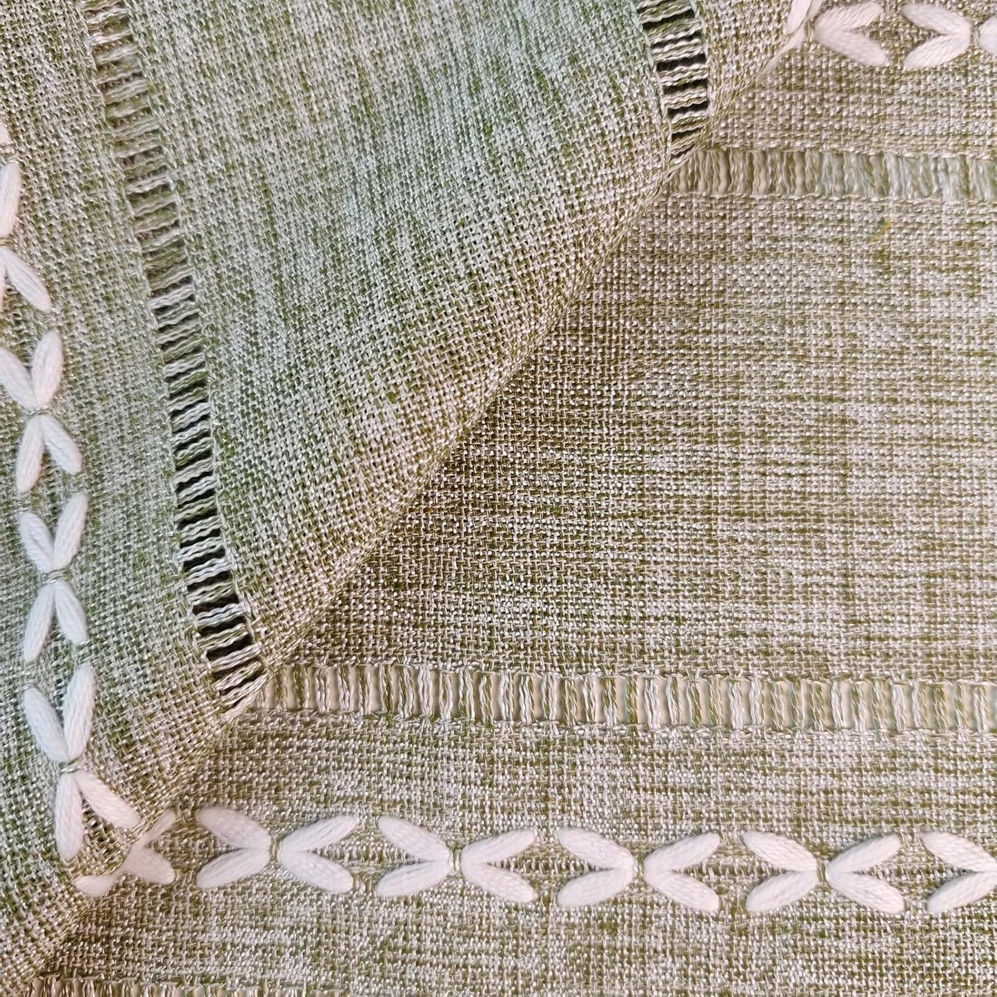 1PC Boho Style Green Rectangular Tablecloth with Tassel Stripe Pattern, Polyester Woven Desk Cloth for Dresser, Bedside Table, Cabinets, Home Furniture Dust Cover Decor 38x91cm