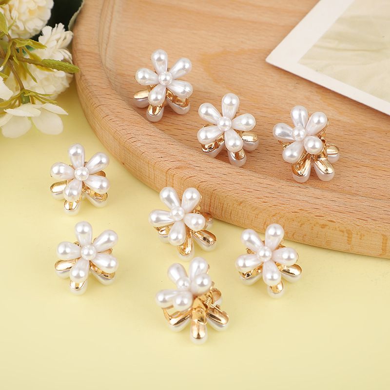 20 Pcs Small Mini Pearl Claw Clips with Flower Design, Sweet Artificial Bangs Clips Decorative Hair Accessories for Women Girls