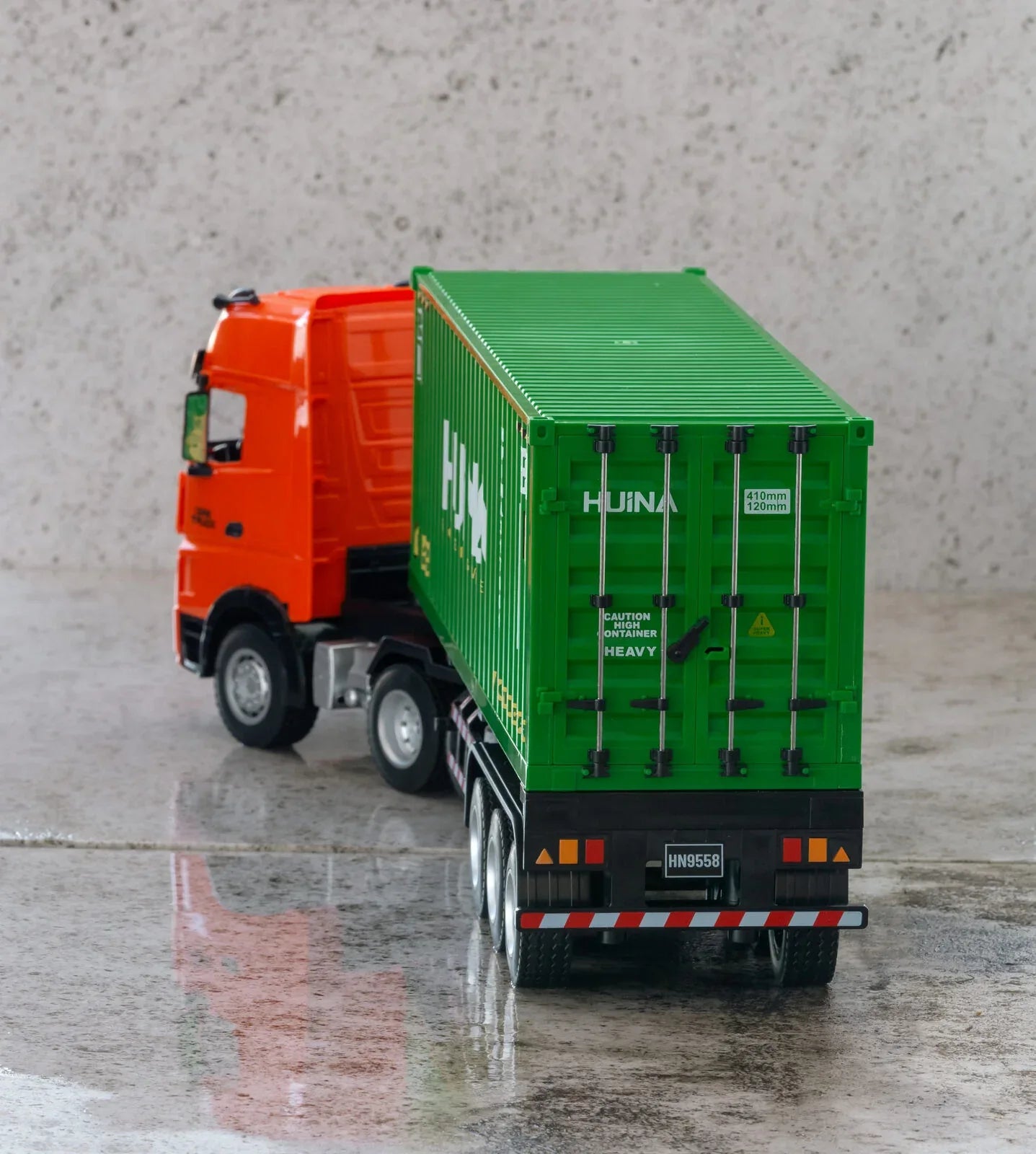 1:18 Scale 9-Channel Alloy Remote Control Container Truck with Lights & Sound for Indoor Play - Mekamart Australia