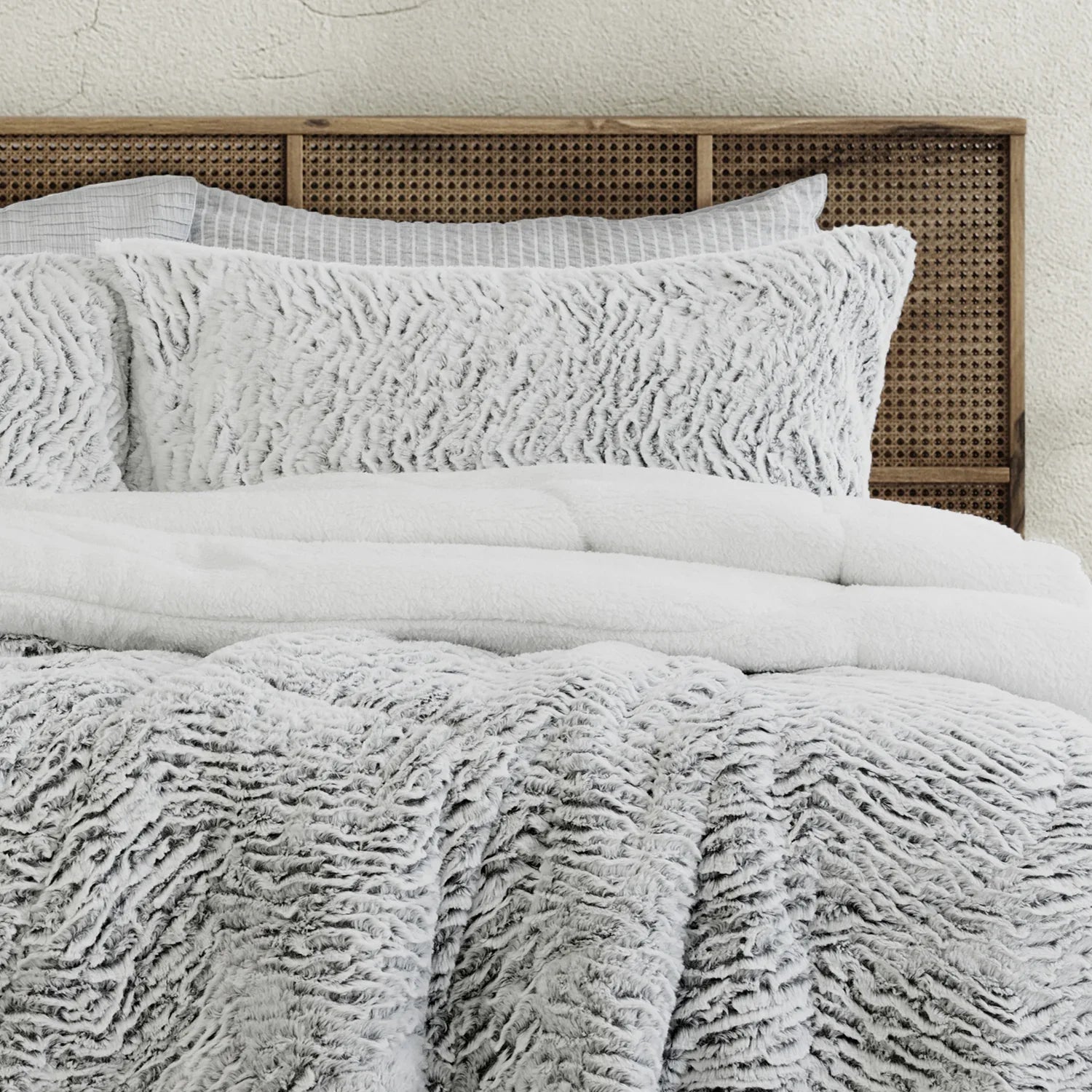 Faux Fur SHERPA 3PCE COMFORTER SET - QUEEN/KING - Mekamart Australia