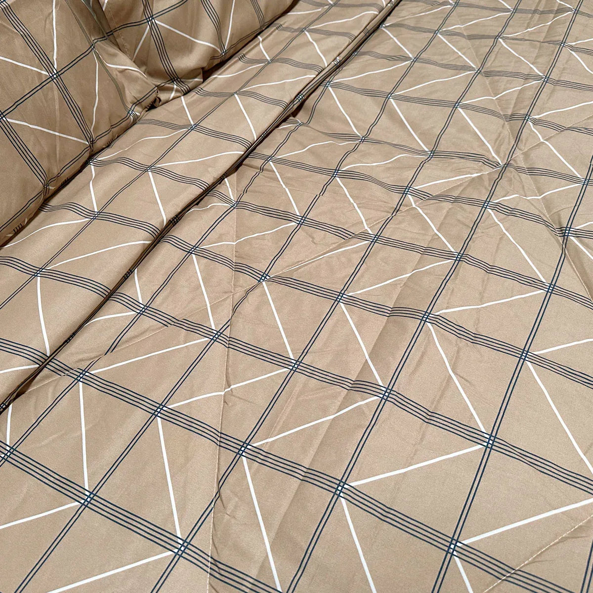 Hotel Living 3 Pce Light Weight Comforter Set Queen/King Oscar Chevron Checkers - Mekamart Australia