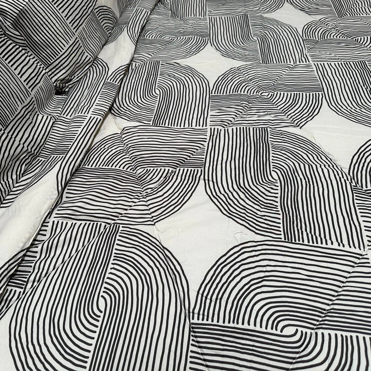 Hotel Living 3 Pce Light Weight Comforter Set Queen/King Oscar Curves - Mekamart Australia