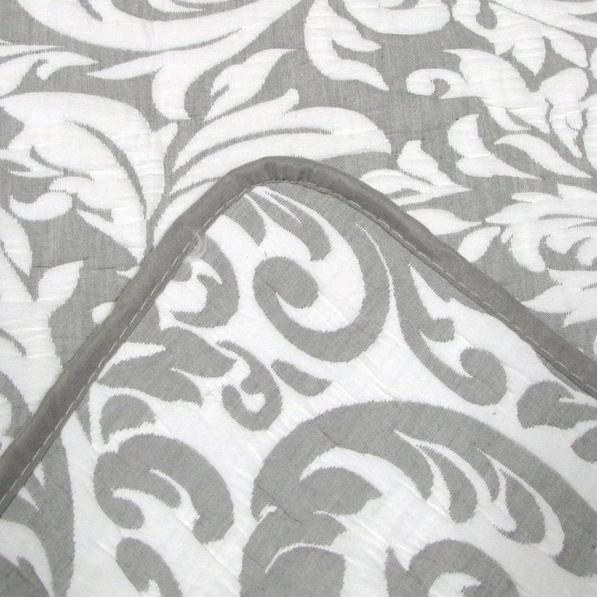 Jane Barrington Grey & White Lightly Quilted Jacquard Reversible Coverlet Set Queen - Mekamart Australia