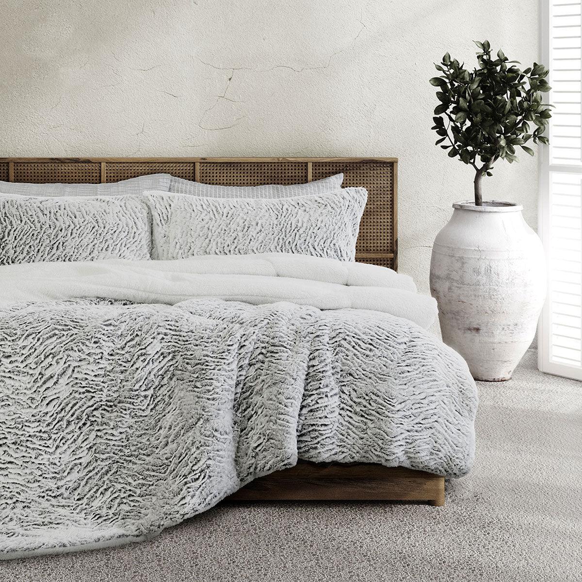 Ardor Faux Fur Silver 3 Piece Comforter Set Queen/King - Mekamart Australia