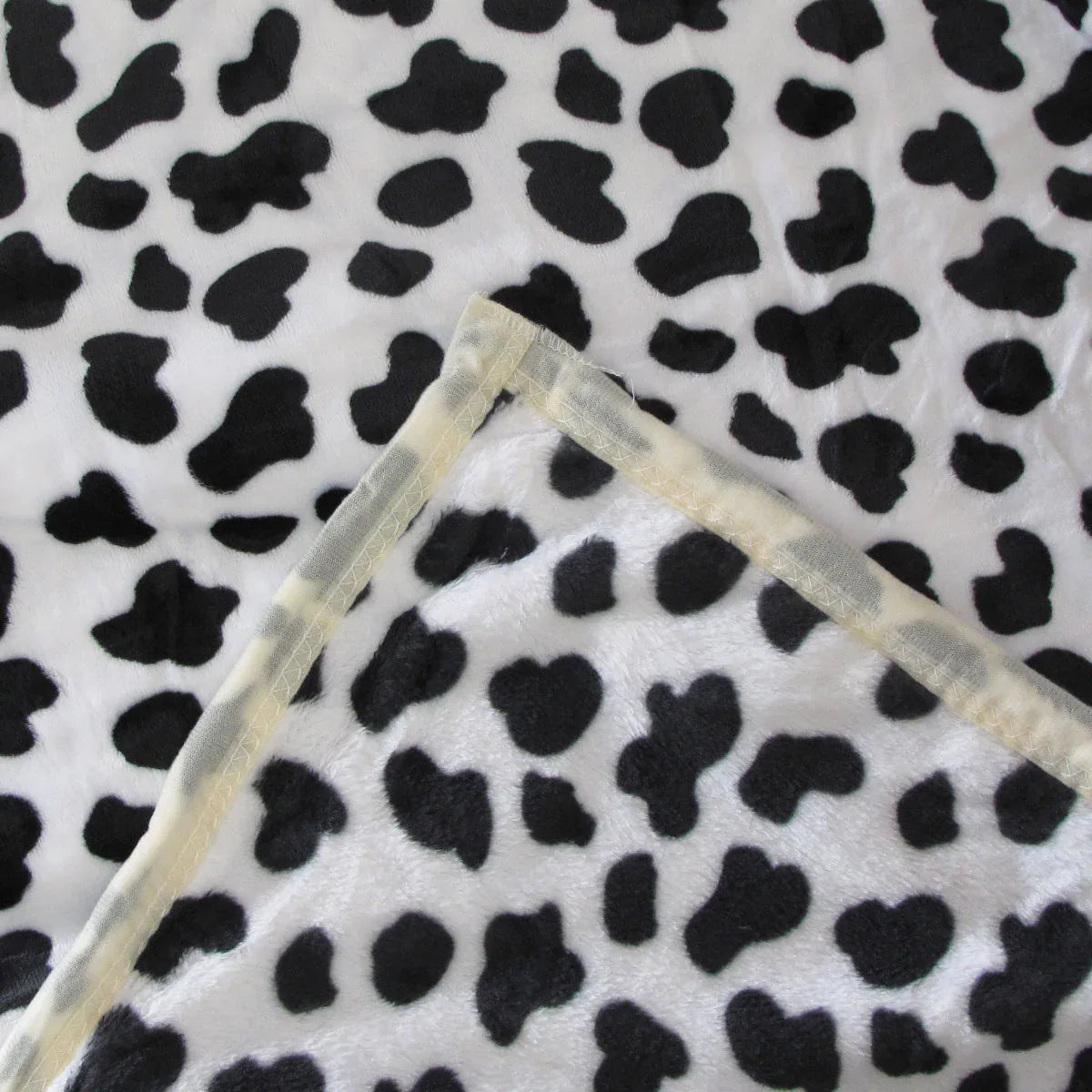 Animal Pattern Soft Flannel Plush Queen Size Blanket 220 x 240cm Dalmatian - Mekamart Australia