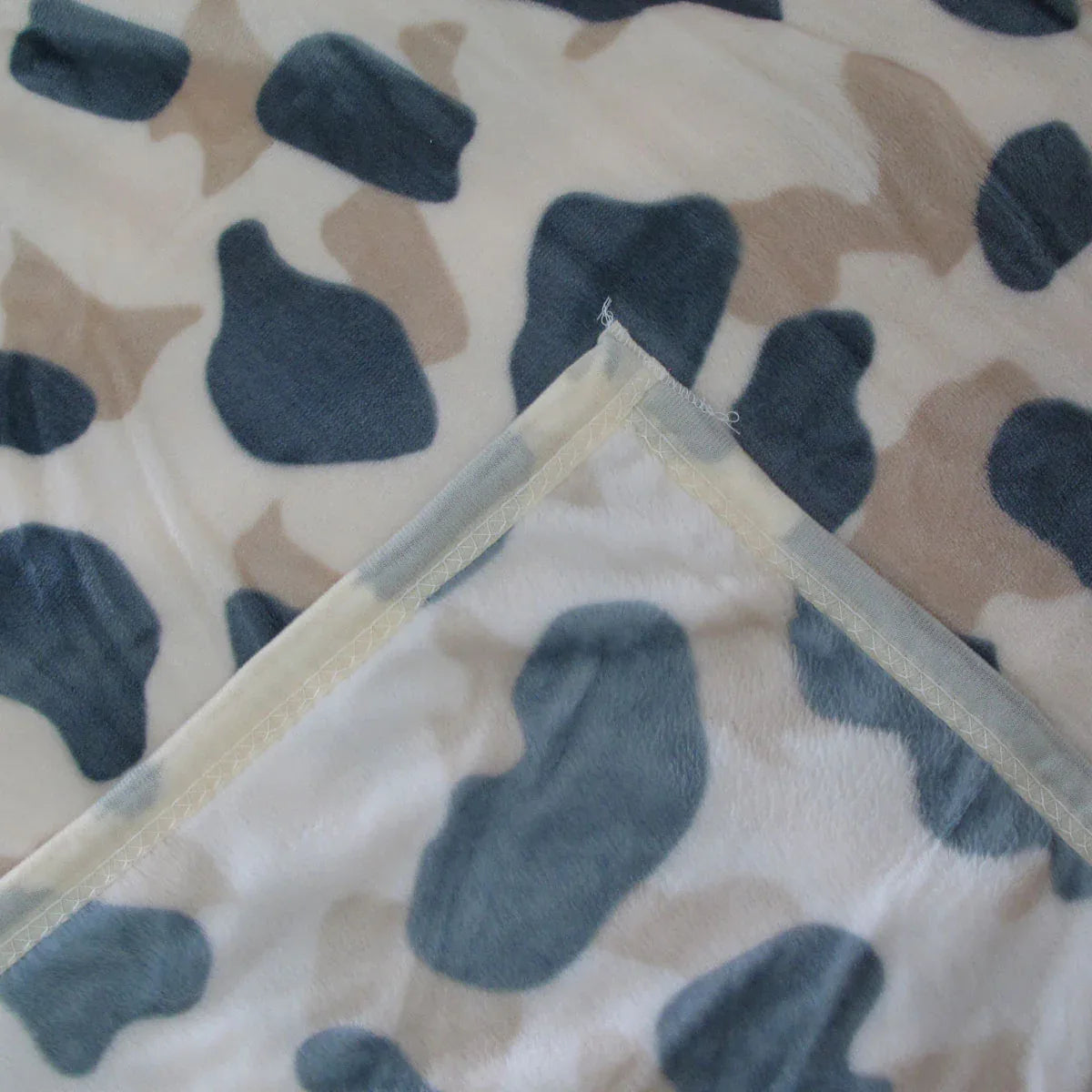 Animal Pattern Soft Flannel Plush Queen Size Blanket 220 x 240cm Jaguar - Mekamart Australia