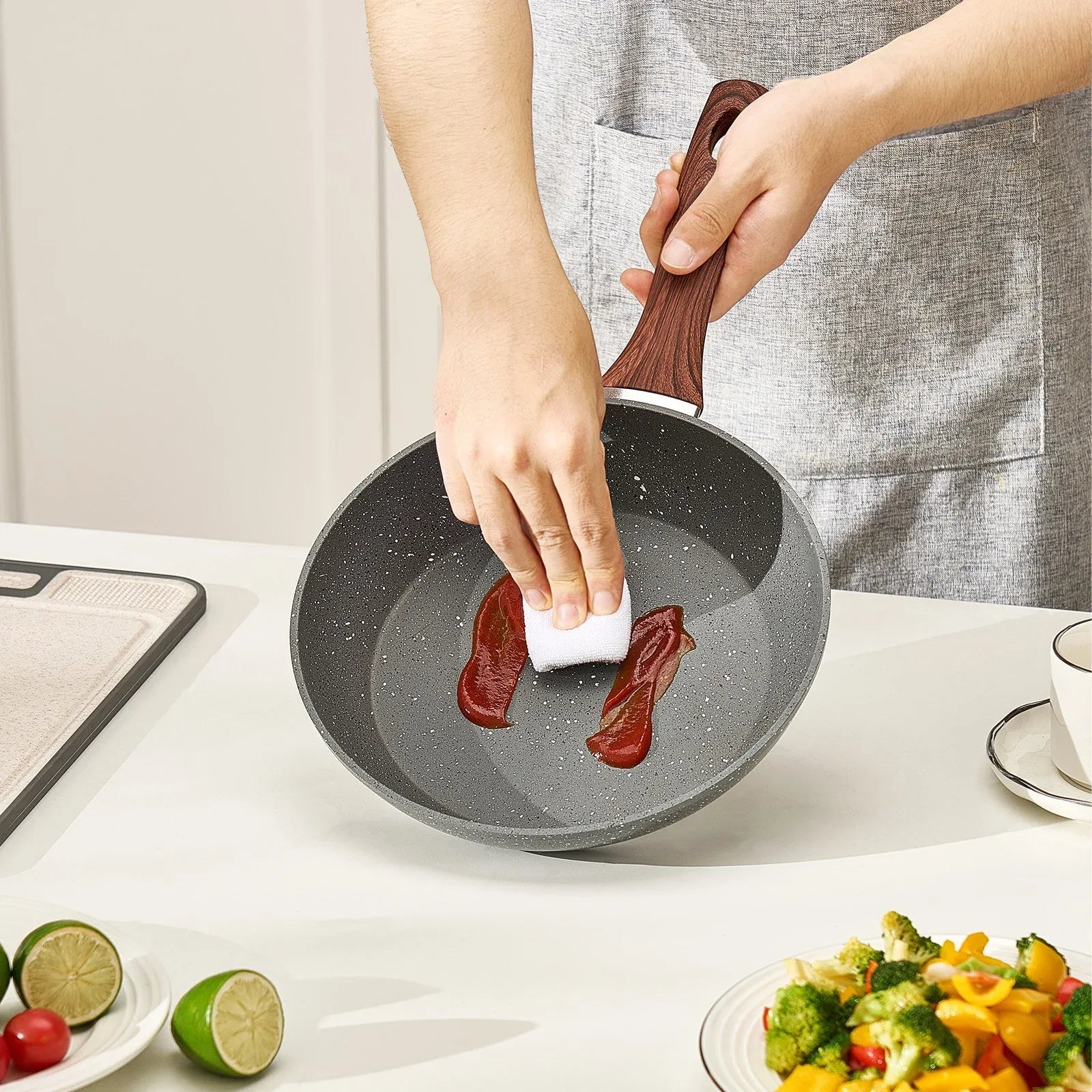 VEVOR Frying Pan Skillet, Aluminum Egg Fry Pans, 3 Piece Set (250, 280, 325 mm), Nonsitck Heavy-Duty Skillets with Heat-Resistant Handle, Chef's Kitchen Cookware, for Gas, Electric, Induction, Grey - Mekamart Australia