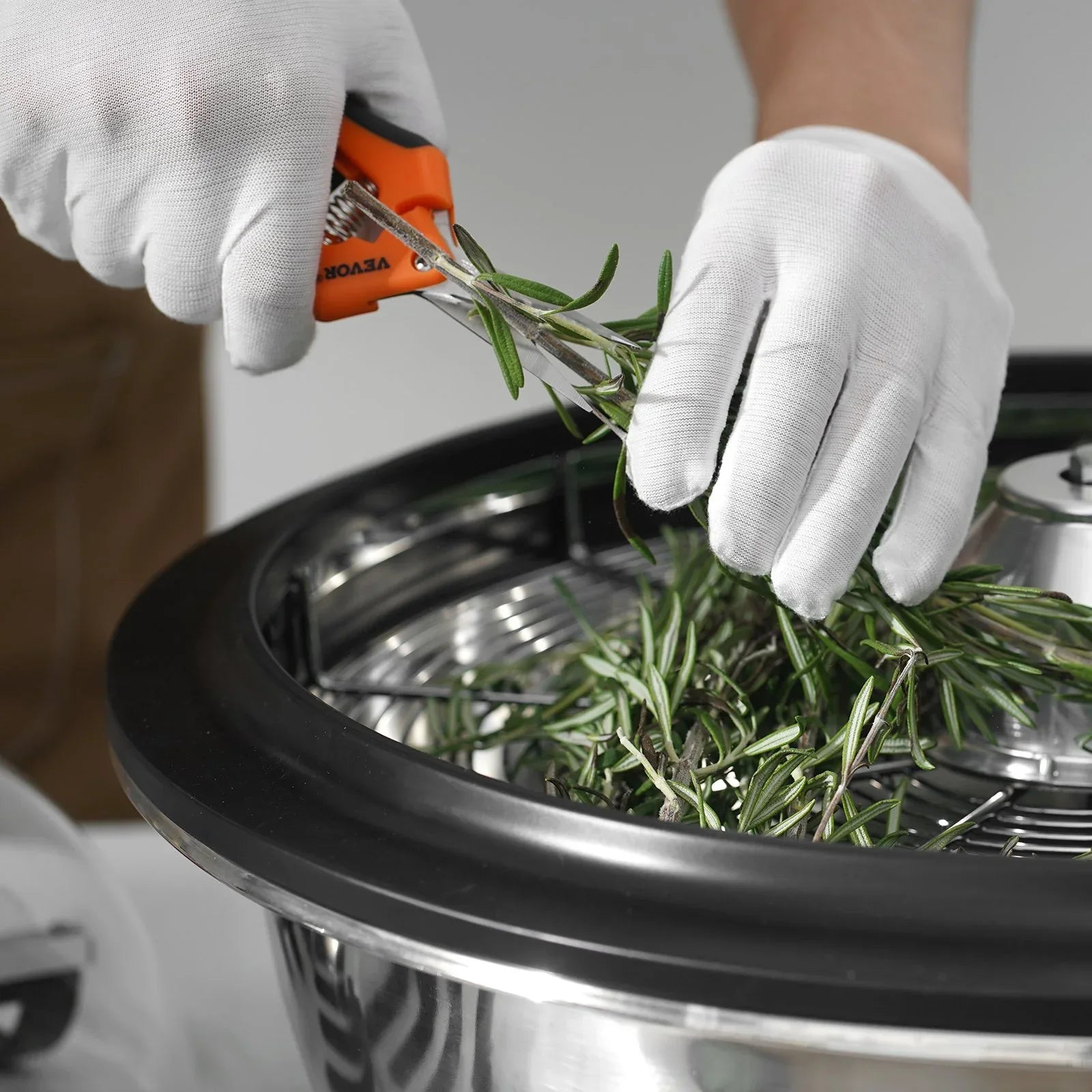 VEVOR Leaf Bowl Trimmer, 24'' Trimmer Bowl, Manual Bud Trimmer with Stainless-Steel Blades for Twisted Spin Cut, Clear Visibility Dome and Hand Pruner Included, for Cutting Leaves, Buds, Flowers - Mekamart Australia